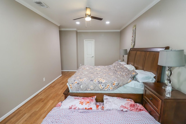 7264 Regency Square Ct, Houston, TX 77036 - bedroom with light wood-style flooring, recessed lighting, ornamental molding, and a ceiling fan