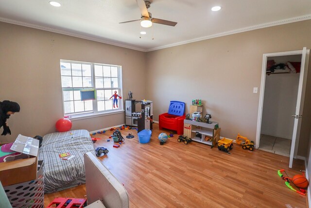 7264 Regency Square Ct, Houston, TX 77036 - recreation room with a ceiling fan, ornamental molding, wood finished floors, and recessed lighting