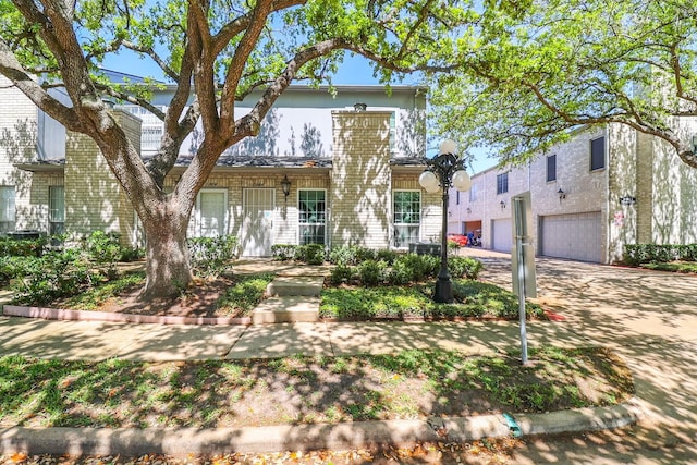 7264 Regency Square Ct, Houston, TX 77036 - view of front of house featuring a garage and driveway