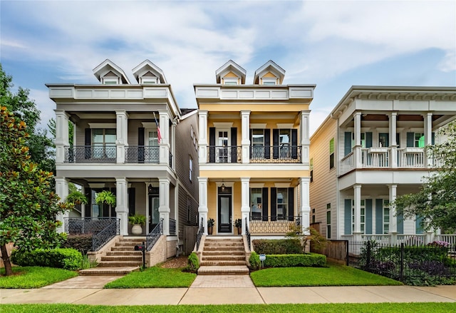 326 W 24th St, Houston, TX 77008 - neoclassical home featuring a porch and a balcony