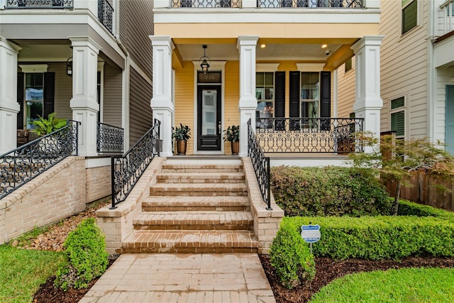 326 W 24th St, Houston, TX 77008 - view of exterior entry with mansard roof and covered porch