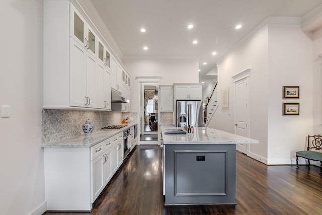 326 W 24th St, Houston, TX 77008 - kitchen featuring crown molding, under cabinet range hood, appliances with stainless steel finishes, recessed lighting, and tasteful backsplash