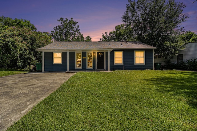 5235 Kingsbury St, Houston, TX 77021 - ranch-style house featuring a yard, a porch, and concrete driveway