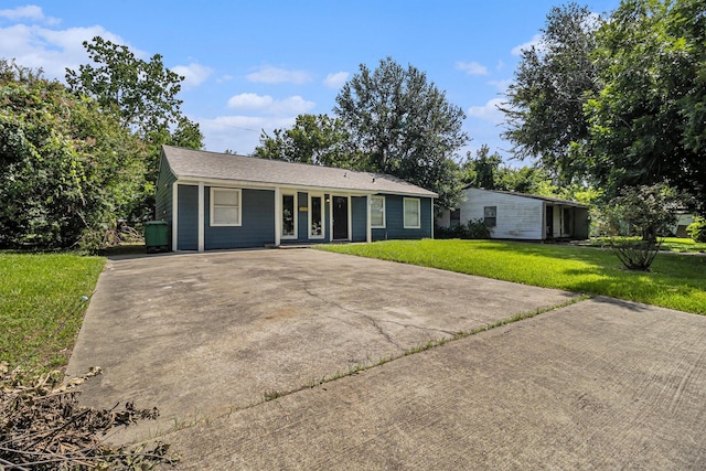5235 Kingsbury St, Houston, TX 77021 - ranch-style house with driveway and a front lawn
