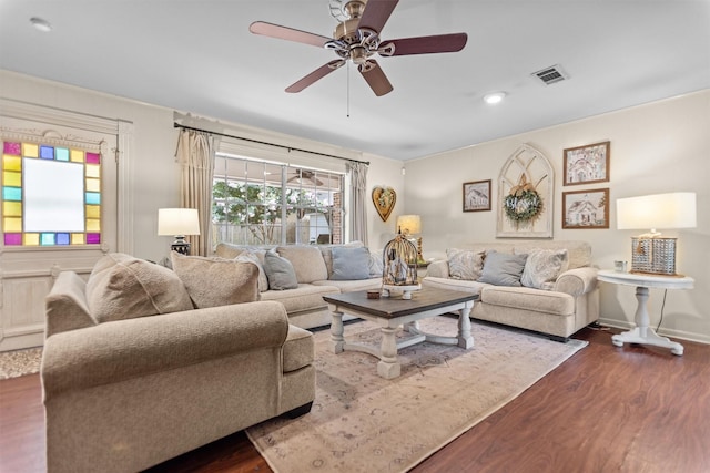 907 E Houston Ave, Crockett, TX 75835 - living area featuring dark wood-style flooring, a ceiling fan, and recessed lighting
