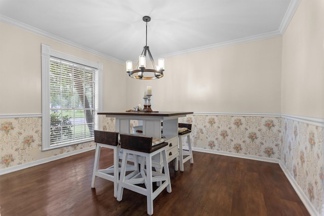 907 E Houston Ave, Crockett, TX 75835 - dining space with a chandelier, wood finished floors, crown molding, and wallpapered walls
