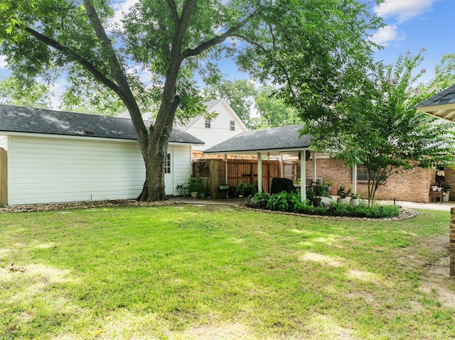 907 E Houston Ave, Crockett, TX 75835 - back of property with brick siding