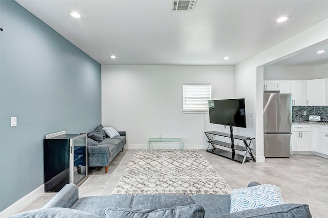 4018 6th St, Galveston, TX 77554 - living area with recessed lighting and baseboards