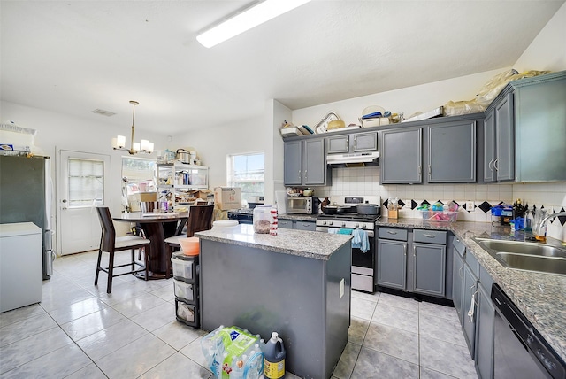 4014 Timber Cor, Houston, TX 77082 - kitchen with stainless steel appliances, light tile patterned floors, under cabinet range hood, a chandelier, and backsplash