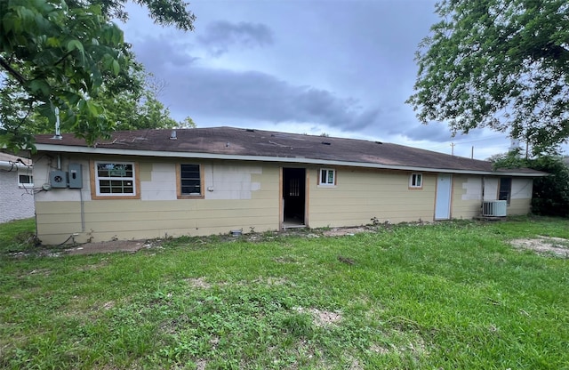 703 W Sterling St, Baytown, TX 77520 - back of house with a yard