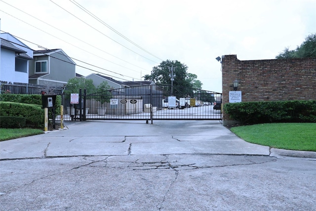 2101 Fountain View Dr Unit 55, Houston, TX 77057 - view of gate