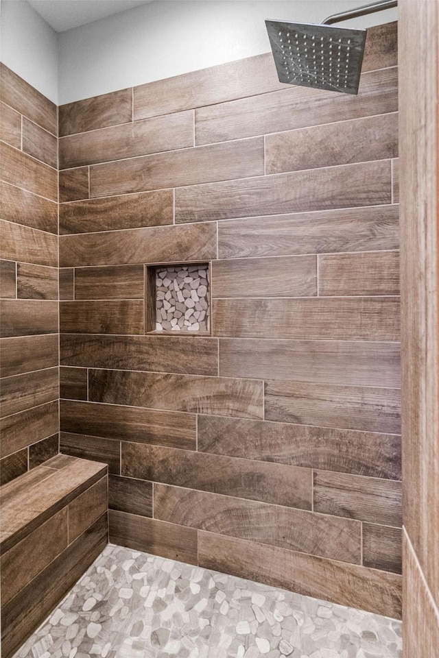 468 Brahman, Onalaska, TX 77360 - bathroom with a tile shower