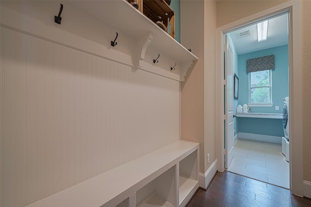 2418 Sandhill Crest Ln, Brookshire, TX 77423 - mudroom featuring dark wood finished floors