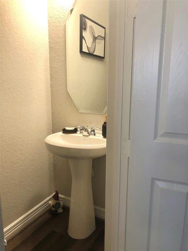 9470 Caddo Ridge Ln, Cypress, TX 77433 - bathroom with wood finished floors and a textured wall