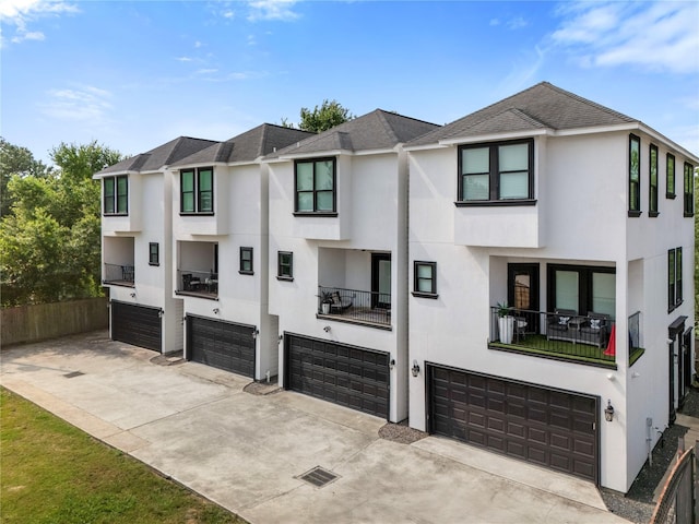 6617 Del Rio St Unit D, Houston, TX 77021 - view of front of house with an attached garage, stucco siding, driveway, and a shingled roof