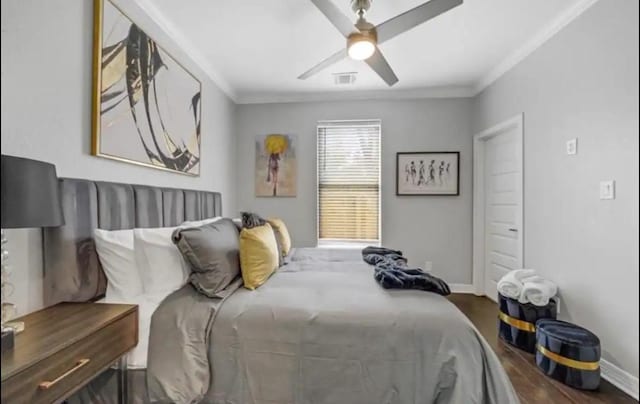 6617 Del Rio St Unit D, Houston, TX 77021 - bedroom with wood finished floors, ornamental molding, and a ceiling fan