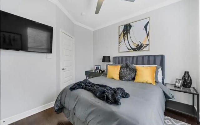 6617 Del Rio St Unit D, Houston, TX 77021 - bedroom with wood finished floors, ornamental molding, and ceiling fan