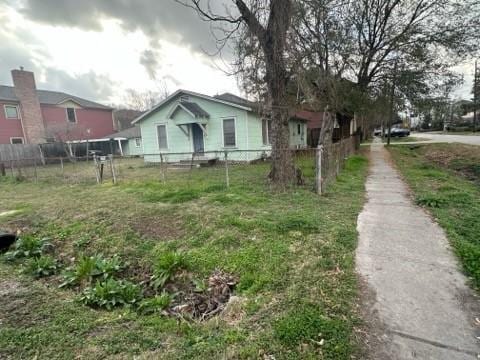 2543 Bevis St, Houston, TX 77008