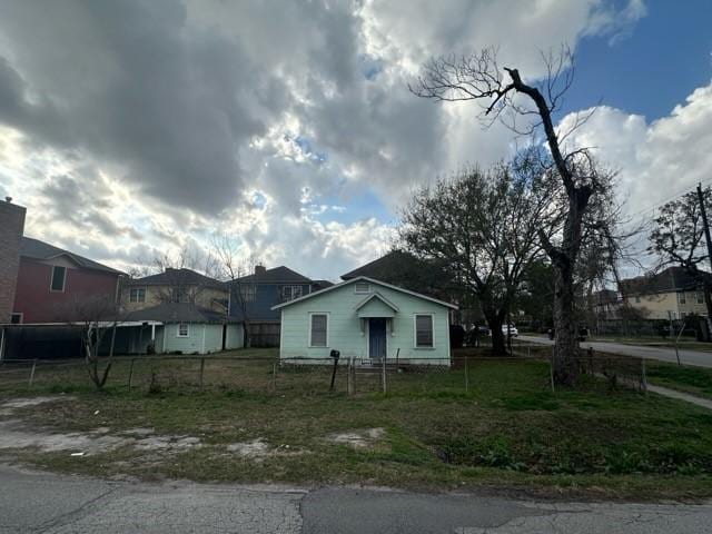 2543 Bevis St, Houston, TX 77008