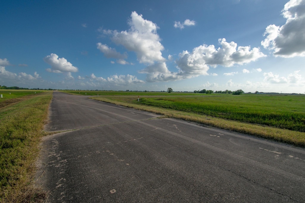 1 Brahman Trl, Angleton, TX 77515 - photo 4