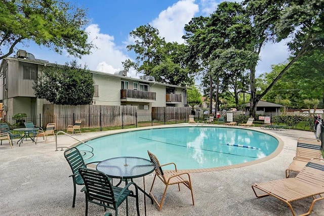 909 Silber Rd Unit 36, Houston, TX 77024 - community pool featuring a patio