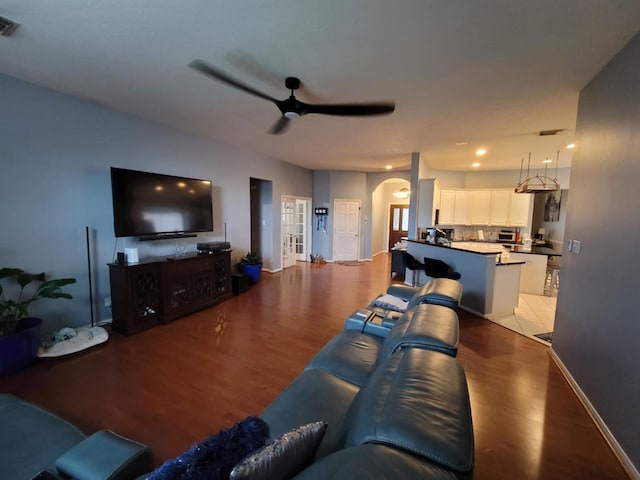 3214 Worthington Dr, Pearland, TX 77584 - living area featuring a ceiling fan, arched walkways, light wood-style flooring, and recessed lighting