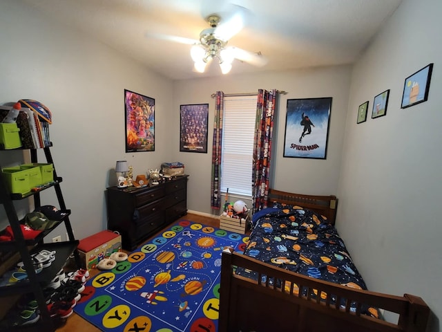 3214 Worthington Dr, Pearland, TX 77584 - bedroom with ceiling fan