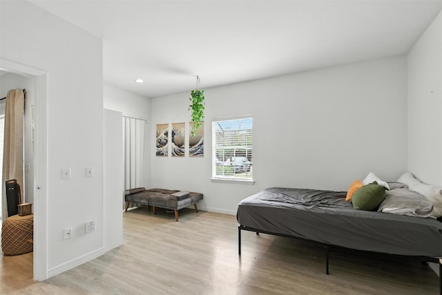 9809 Richmond Ave Unit H10, Houston, TX 77042 - bedroom featuring light wood finished floors and recessed lighting