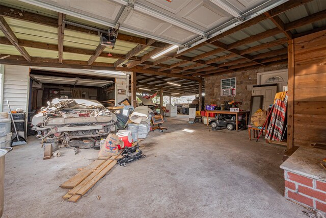 6009 Crane St, Houston, TX 77026 - view of garage