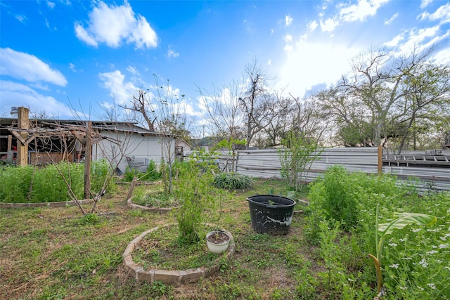 6009 Crane St, Houston, TX 77026 - view of yard featuring a garden