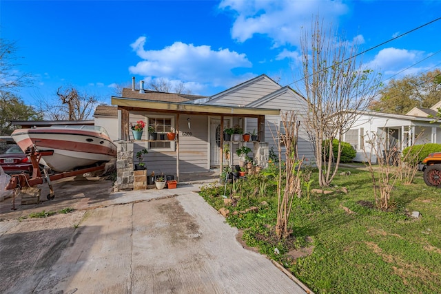 6009 Crane St, Houston, TX 77026 - view of front facade with covered porch