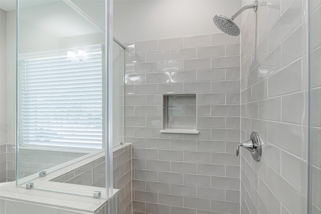 240 Julia St Unit D, Houston, TX 77022 - full bathroom featuring tiled shower