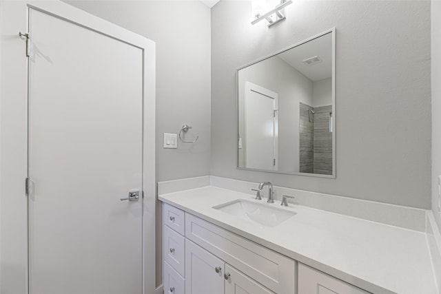 240 Julia St Unit D, Houston, TX 77022 - bathroom featuring vanity