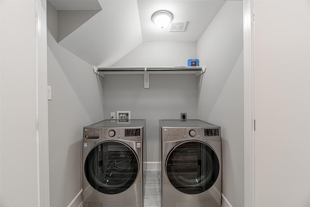 240 Julia St Unit D, Houston, TX 77022 - laundry area featuring washing machine and dryer and a textured ceiling