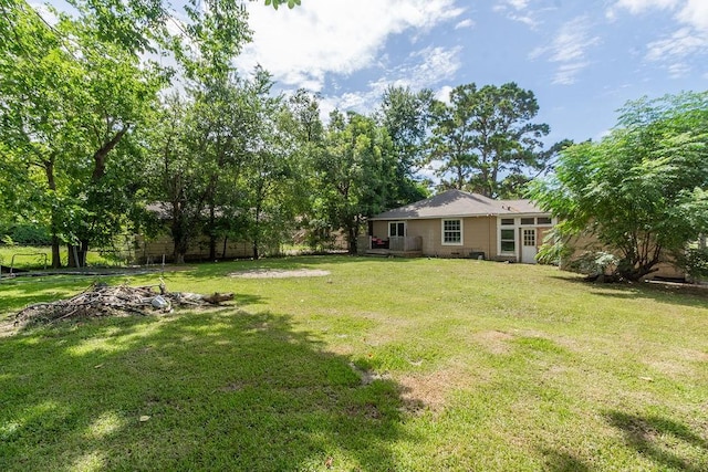 117 Pecan Dr, Baytown, TX 77520 - view of grassy yard