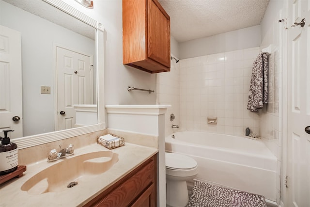 2300 Old Spanish Trl Unit 1060, Houston, TX 77054 - bathroom with a textured ceiling, vanity, shower / tub combination, and tile patterned flooring