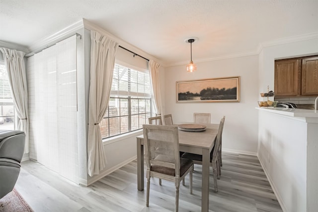 2300 Old Spanish Trl Unit 1060, Houston, TX 77054 - dining room with light wood finished floors and ornamental molding