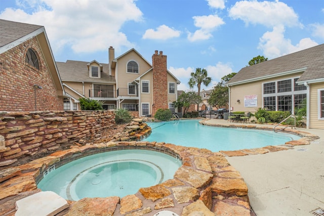 2300 Old Spanish Trl Unit 1060, Houston, TX 77054 - swimming pool with an in-ground hot tub