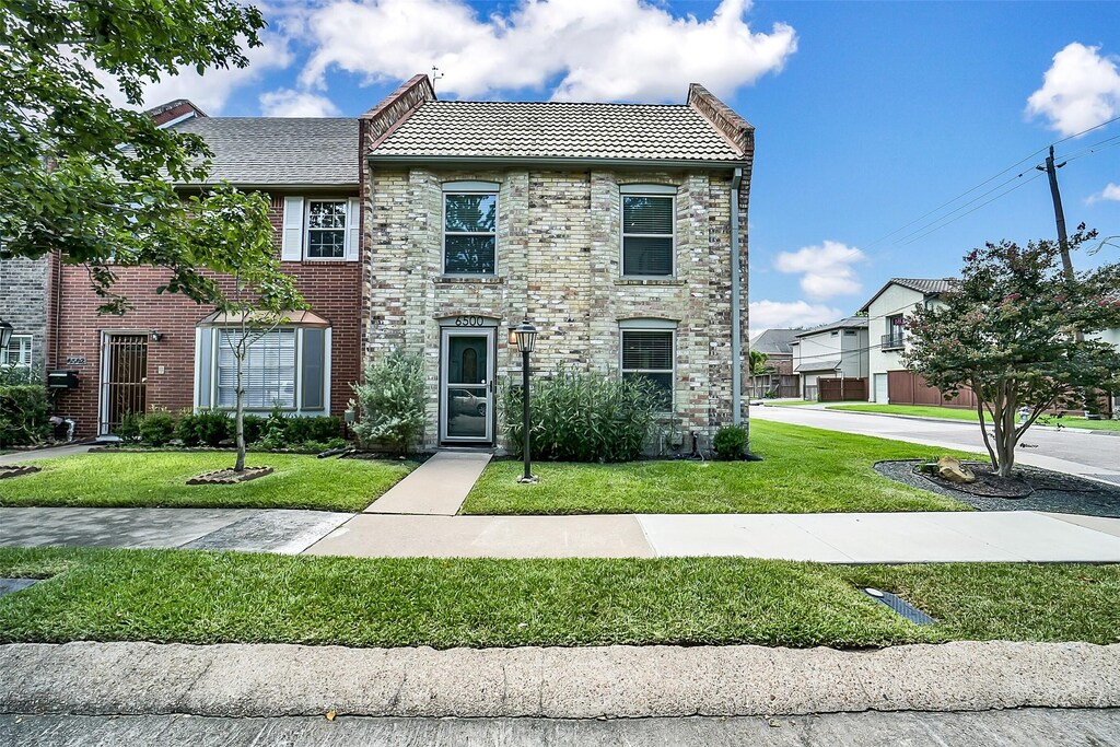 6500 Gambier Ln, Bellaire, TX 77401 - photo 1