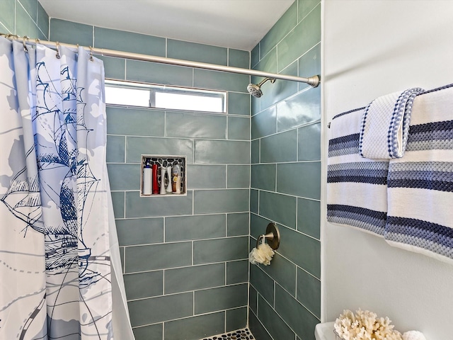 4039 San Jacinto Dr, Galveston, TX 77554 - bathroom featuring a tile shower
