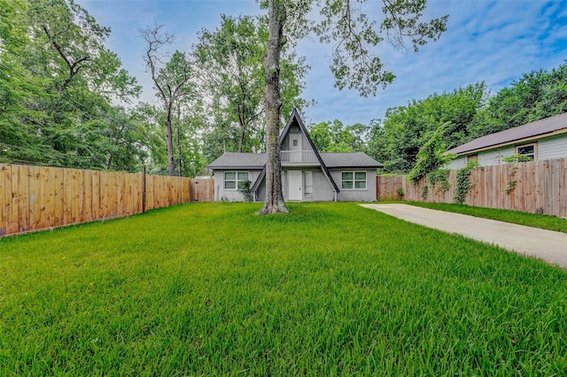 408 Commanche Rd, Conroe, TX 77316 - rear view of house with a fenced backyard