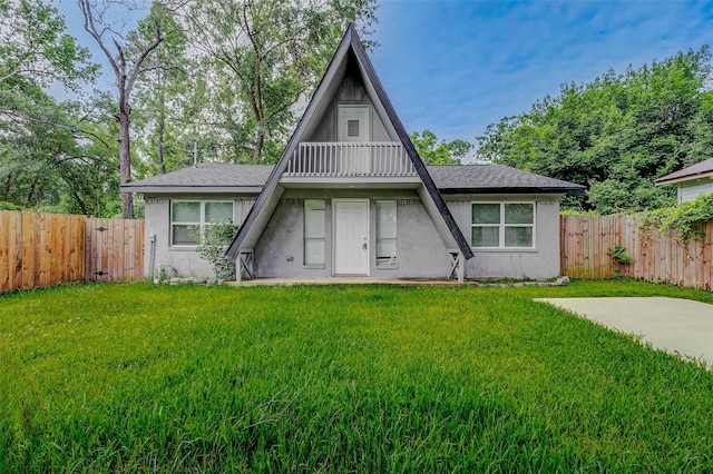 408 Commanche Rd, Conroe, TX 77316 - rear view of property featuring stucco siding, a fenced backyard, and roof with shingles
