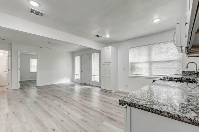 408 Commanche Rd, Conroe, TX 77316 - kitchen featuring white cabinetry, recessed lighting, light wood-style flooring, and plenty of natural light