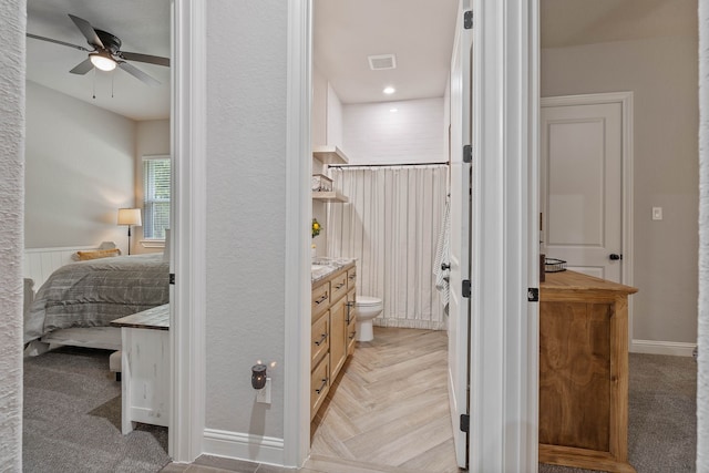 206 Rim Rock Rd, Huntsville, TX 77340 - ensuite bathroom with vanity, a ceiling fan, a shower with shower curtain, and a wainscoted wall