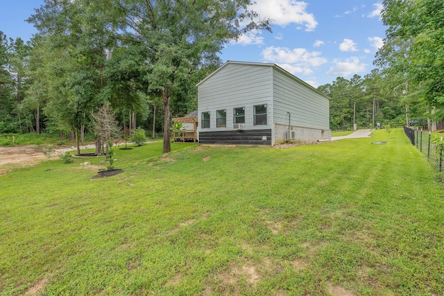 206 Rim Rock Rd, Huntsville, TX 77340 - view of yard featuring a deck