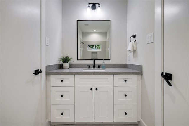 846 Elkhart St Unit B, Houston, TX 77091 - full bath with vanity