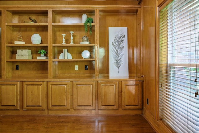 10530 Clubhouse Cir, Magnolia, TX 77354 - detailed view of wooden walls and wood finished floors