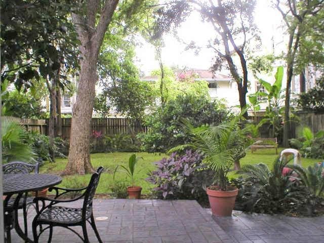 1656 Norfolk St, Houston, TX 77006 - fenced backyard featuring a patio