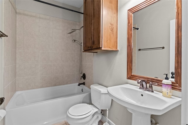 112 Riley Ln, Houston, TX 77003 - bathroom featuring toilet and washtub / shower combination