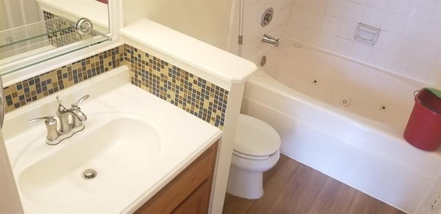 2300 Old Spanish Trl Unit 2116, Houston, TX 77054 - full bath with vanity, wood finished floors, a combined bath / shower with jetted tub, and tasteful backsplash
